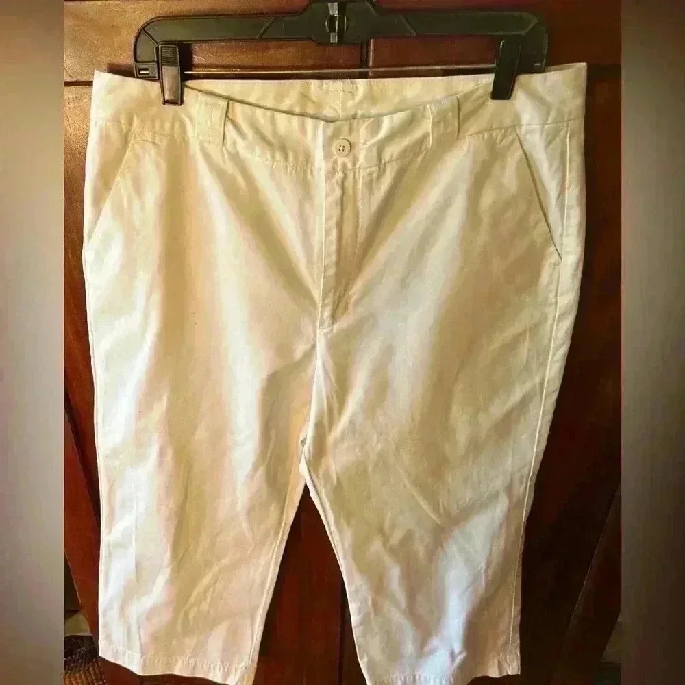 Vintage Gap (2004) 14 white‎ cotton capris. EUC. Quality fabric made Hong Kong!